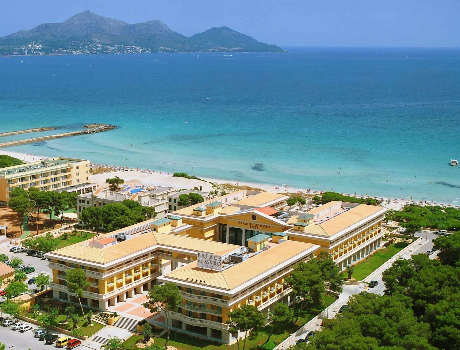 LiggingSarena de Muro Resort Mallorca ligt direct aan het strand van Playa de Muro