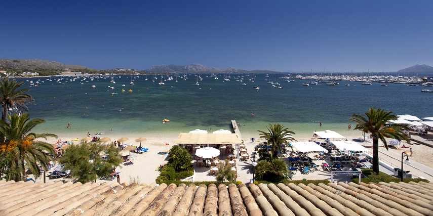 LiggingHotel Sis Pins is gelegen in Port de Pollença aan de noordkust van Mallorca