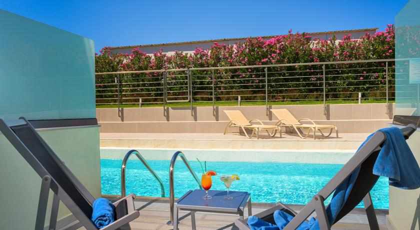 LiggingDit hotel ligt op slechts 200 meter afstand van het zandstrand in Kolymbia. Het heeft een centrale ligging in de plaats