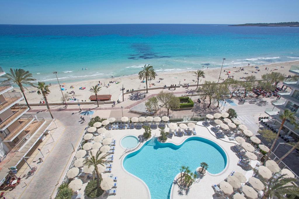 LiggingDit hotel ligt direct aan het strand