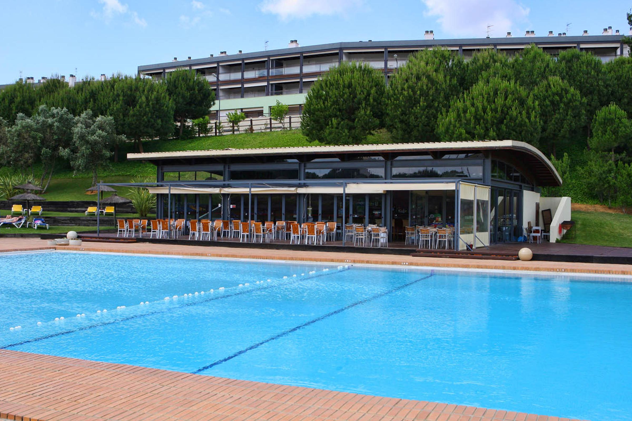 LiggingDit moderne appartementenhotel bevindt aan de westkust van de Algarve. Het ligt in de buurt van de jachthaven van Lagos