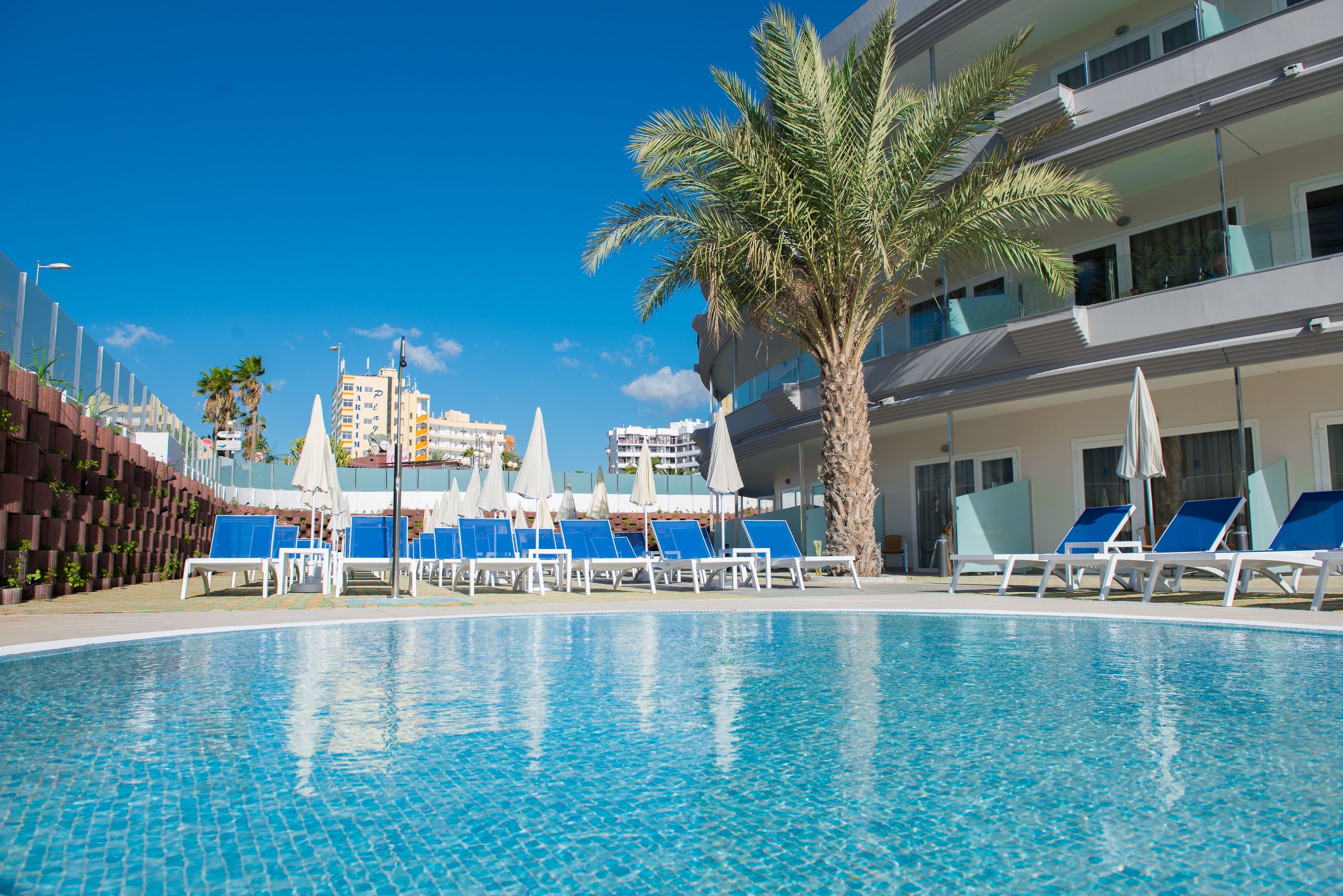 Adults Only (16+)LiggingHL Suite Hotel Playa del Inglés ligt in het levendige hart van Playa del Inglés op Gran Canaria