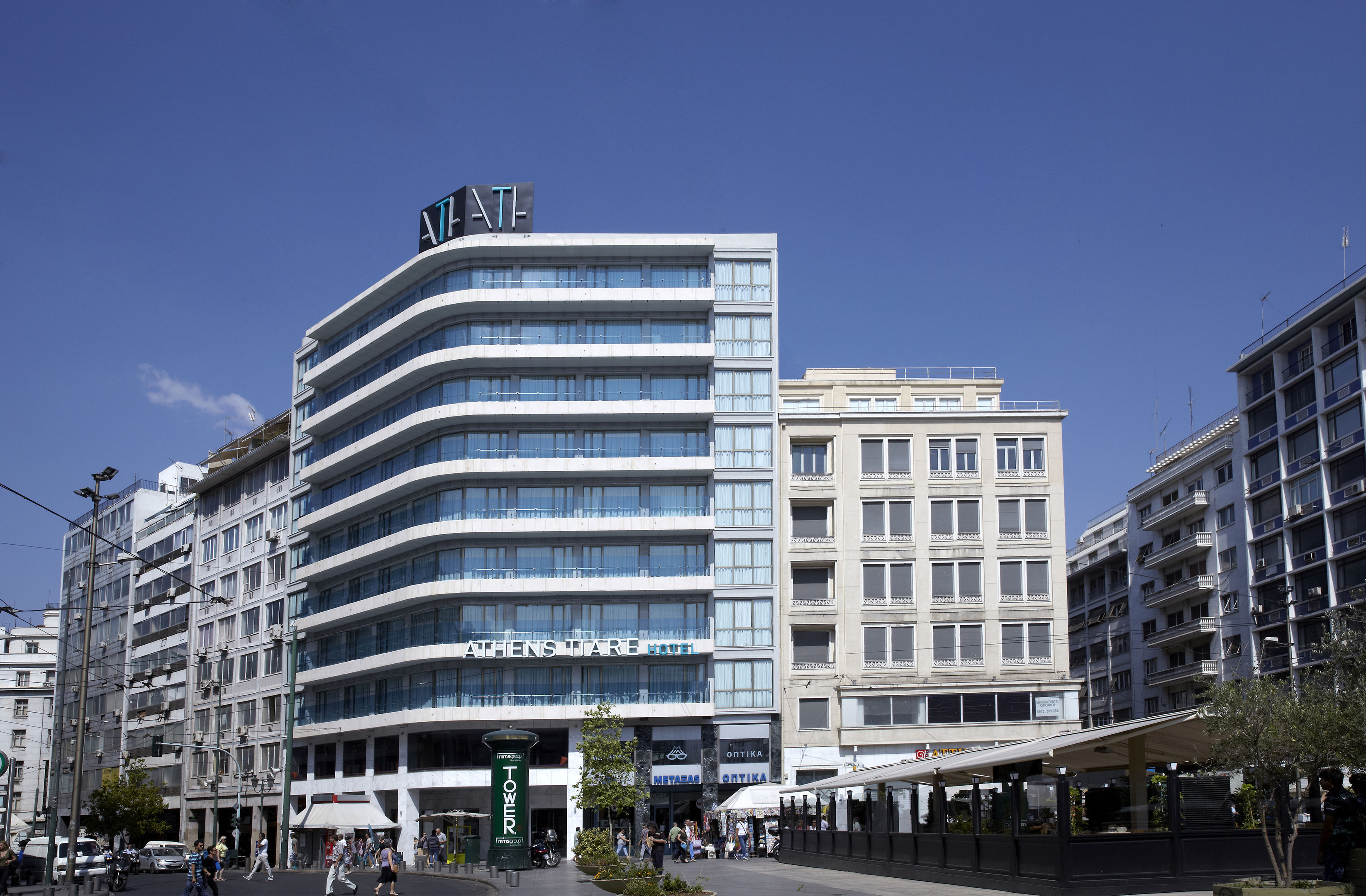 LiggingDit hotel bevindt zich in centrale ligging aan het Omoniaplein