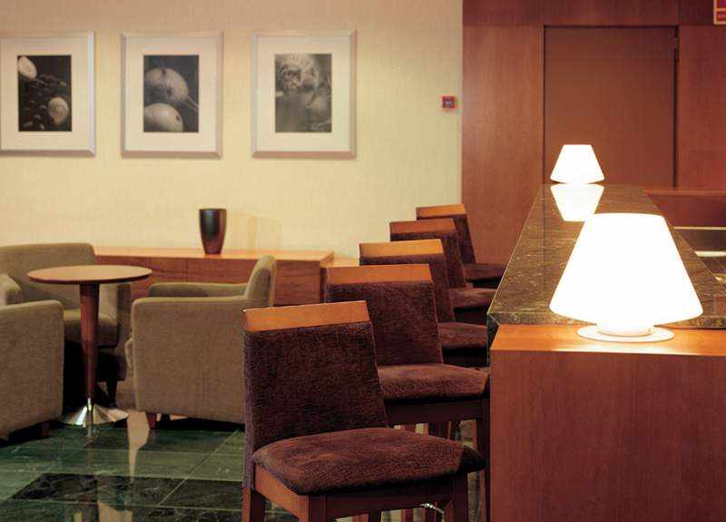 LiggingDit hotel bevindt zich midden in de zakenwijk van Cornellà del Llobregat