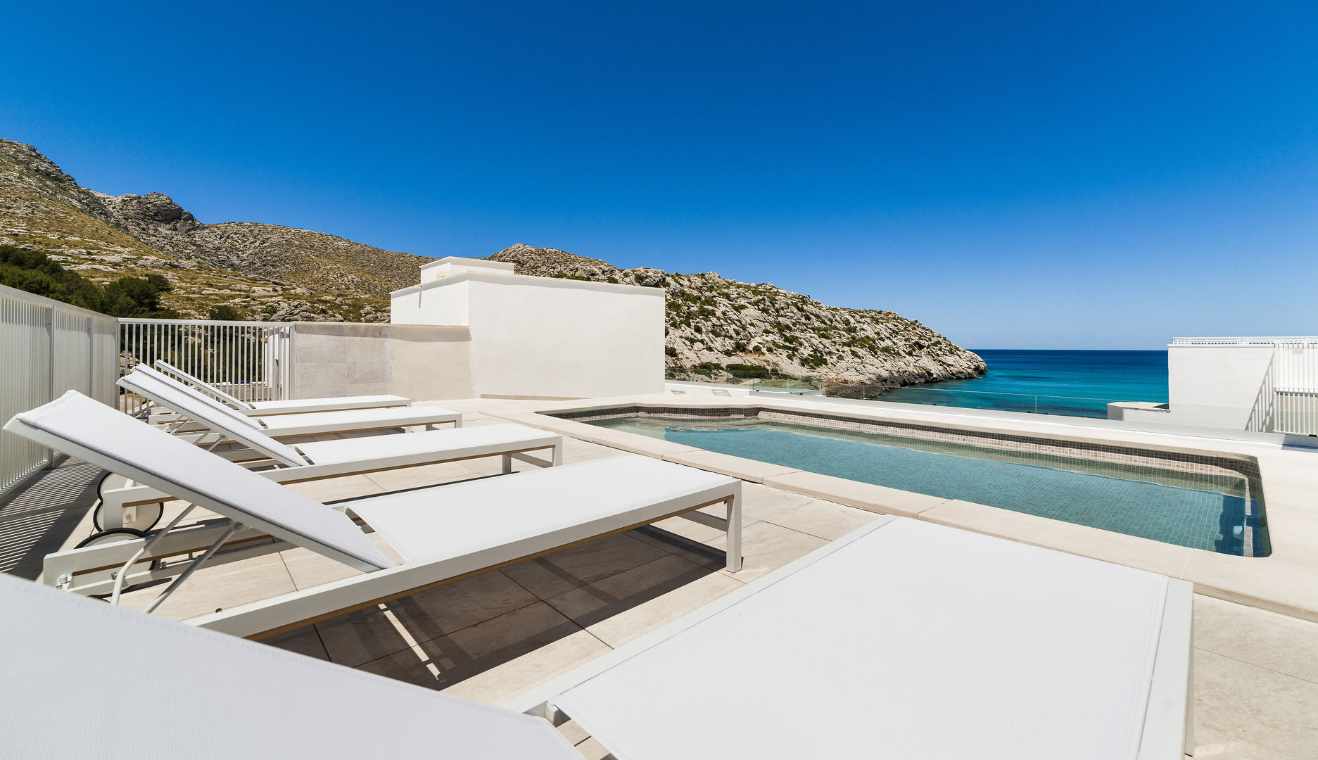 LiggingHotel Hoposa Niu is gelegen in Cala San Vicente aan de noordkust van Mallorca