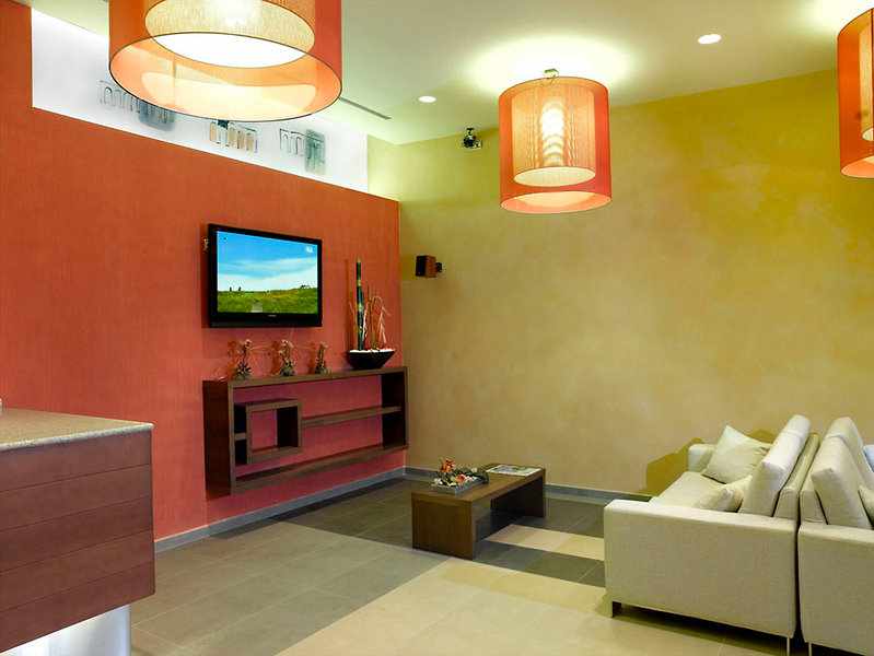 LiggingDit hotel bevindt zich midden in het centrum van Logroño. In dit vakantiegebied zijn bijzondere belevenissen voor wintersporters gegarandeerd: hier staat de alpine skisport op de voorgrond. HotelfaciliteitenDe 48 niet-rokerskamers zijn verdeeld over 6 verdiepingen en zijn met een lift bereikbaar. De receptie is 24 uur per dag geopend. Een garderobe