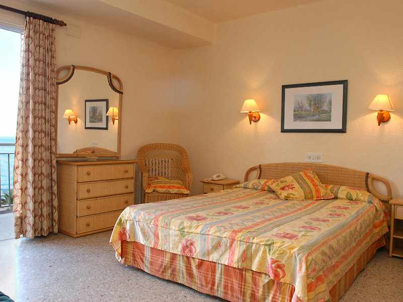 LiggingDit aantrekkelijke hotel ligt direct in het toeristische centrum van Benicasim