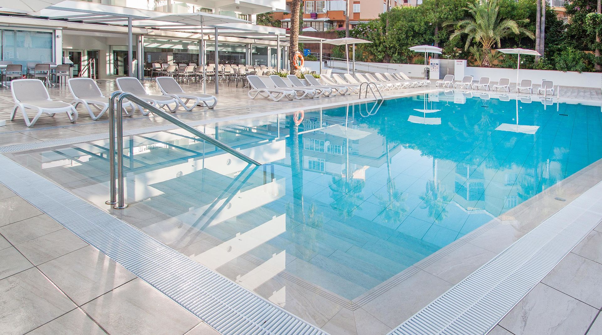 LiggingGlobales Panamá ligt in de badplaats Palmanova aan de zuidwestkust van Mallorca