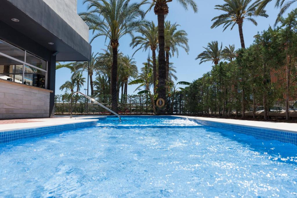 LiggingHotel El Palmeral ligt in de exclusieve woonwijk La Cala de Benidorm