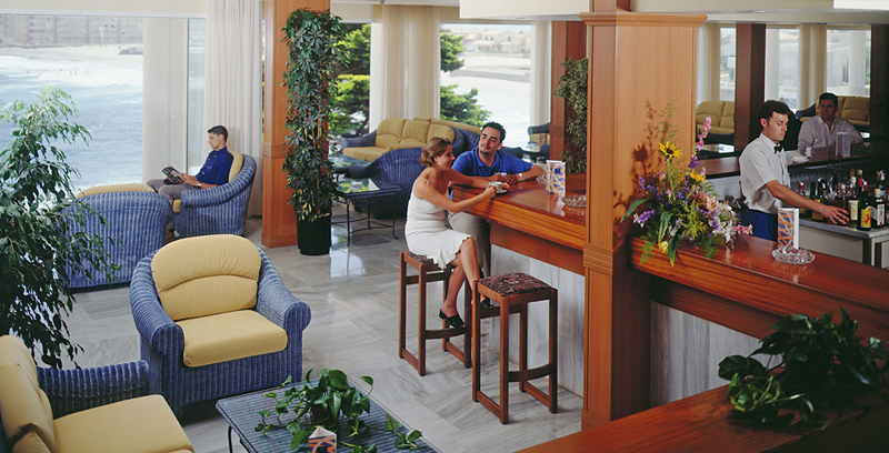 LiggingHet hotel ligt direct aan zee