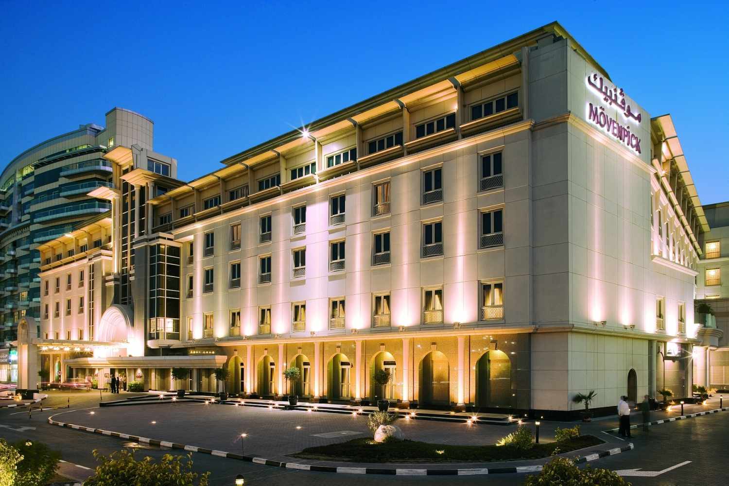 LiggingHet stadshotel van de hoogste klasse ligt in een ideale omgeving zowel voor zakenreizigers als voor gezinnen en bevindt zich direct in het centrum van Dubai. HotelfaciliteitenHet hotel met een lift beschikt over 232 kamers. Aan de receptie in de ontvangsthal staat meertalig personeel met raad en daad bij. Het verblijf is ingericht met een bagagedepot