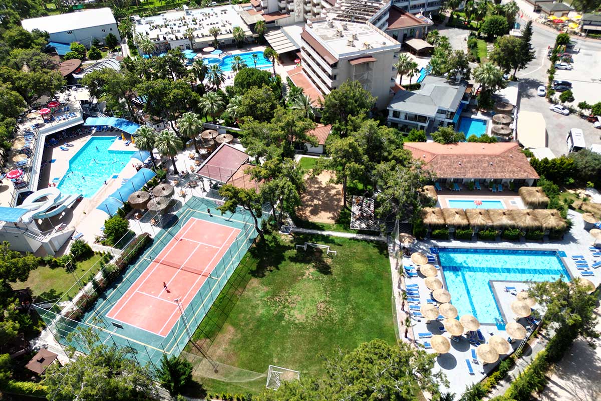 LiggingLinda Resort Hotel ligt op slechts 50 meter van het Titreyen-meer