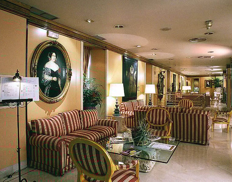 LiggingHet hotel is gelegen in het hart van Madrid