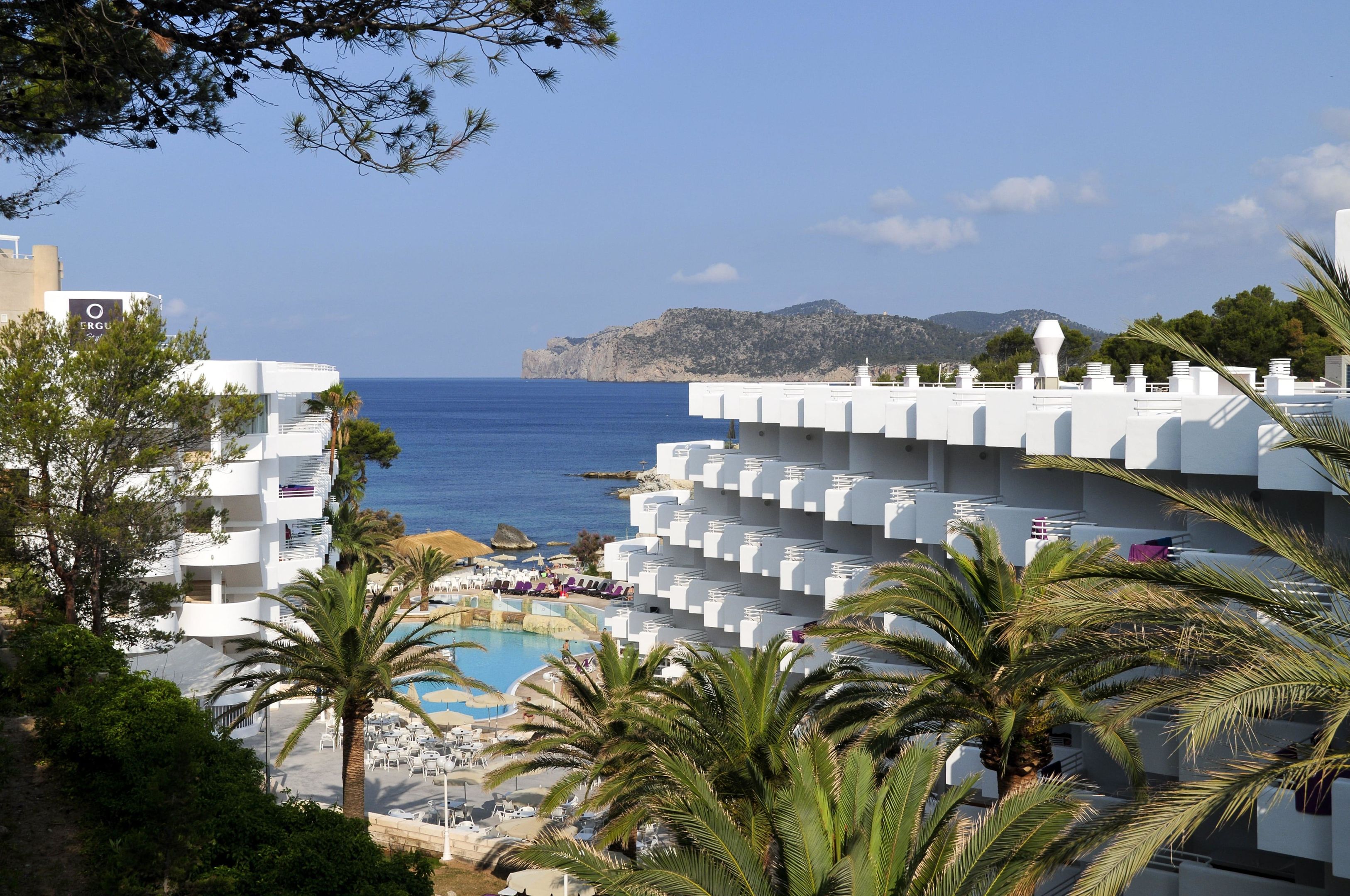 LiggingFERGUS Style Cala Blanca Suites is gelegen in de badplaats Santa Ponsa aan de zuidwestkust van Mallorca