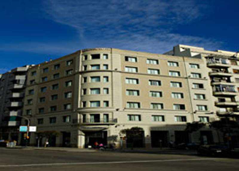 LiggingSercotel Ámister Art Hotel ligt in de wijk Eixample