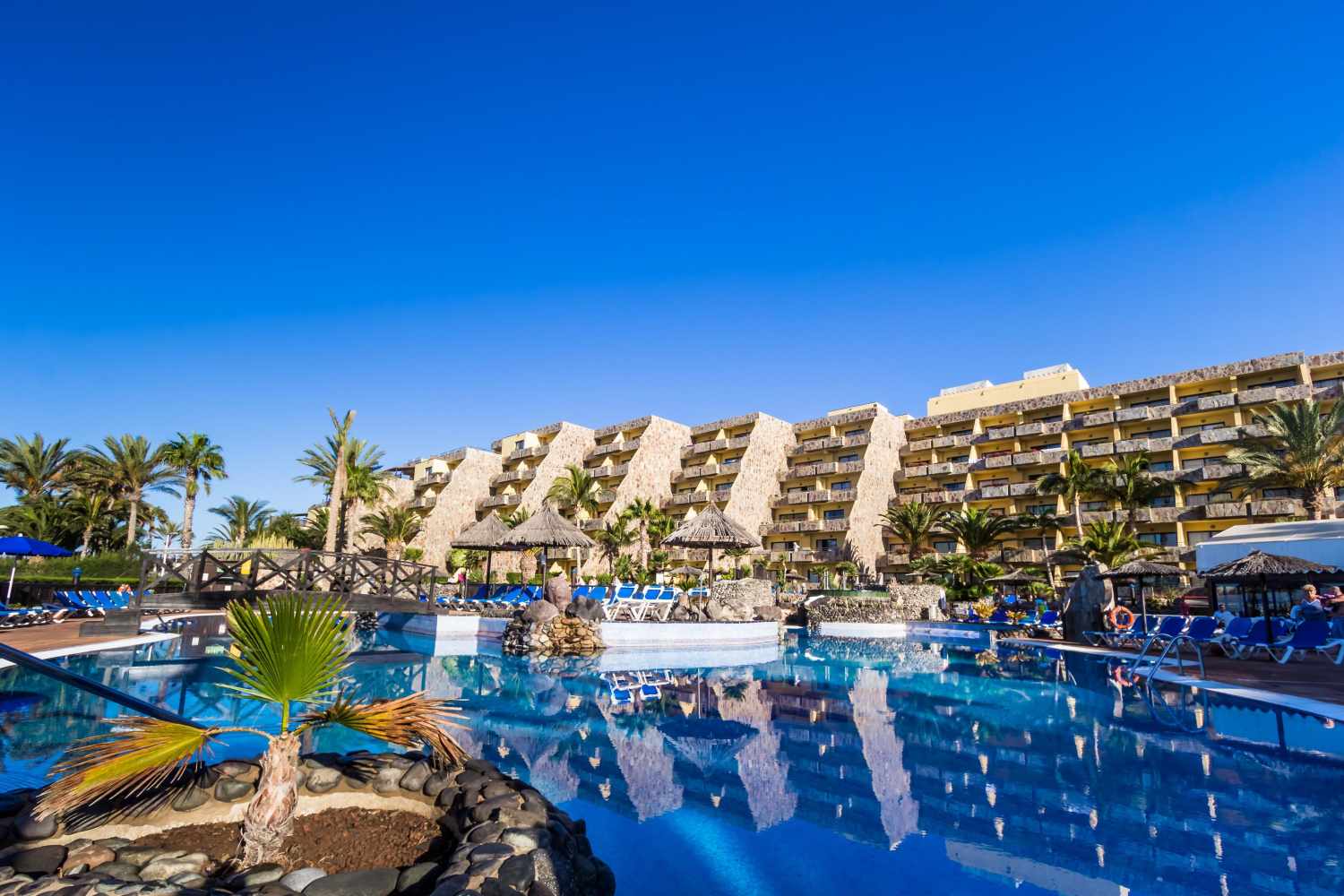Bluebay Beach Club: Ontdek Een Paradijselijk Vakantieoord op Gran Canaria Plan je volgende vakantie naar Gran Canaria en ontdek het paradijselijke Bluebay Beach Club-resort in San Agustin. Lees deze uitgebreide gids vol met nuttige informatie