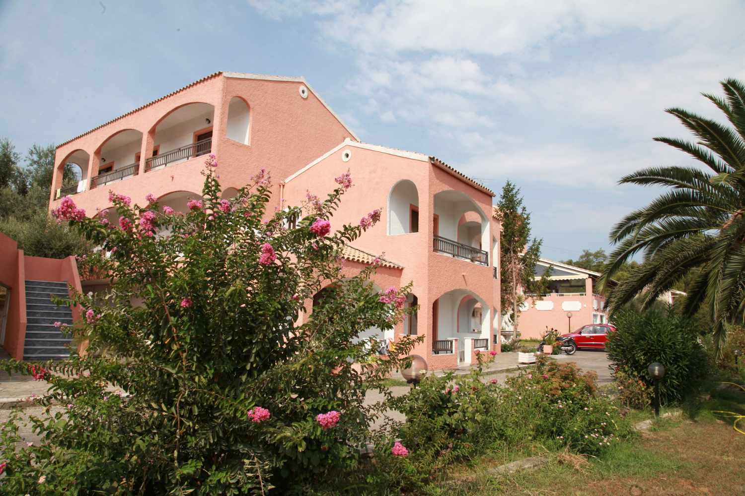 LiggingDit hotel bevindt zich op een berg