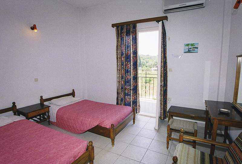 LiggingHet hotel ligt ca. 100 m van het Gouvia strand en ongeveer 10 km van de stad Corfu. HotelfaciliteitenHet hotel beschikt over 24 niet-rokerskamers en over een lift. Aan de receptie in de ontvangstruimte staat het vriendelijke personeel de gasten met raad en daad bij. Service zoals een bagagedepot en een kluis draagt bij tot een comfortabel verblijf. Via Wi-Fi hebben de gasten toegang tot het internet. De tourdesk biedt ondersteuning bij het boeken van excursies. Op het terrein van het verblijf bevinden zich een mooie tuin en een fraaie speelplaats. Tot de overige voorzieningen van het hotel behoren een tv-ruimte