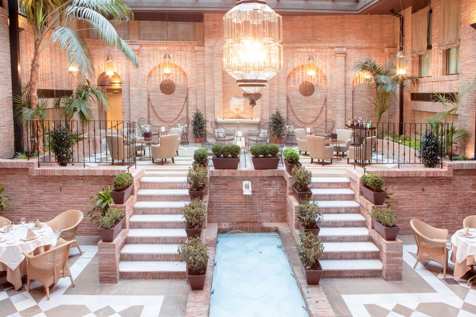 LiggingHotel Vincci Albayzín Granada ligt in het bruisende hart van de historische stad Granada in Andalusië