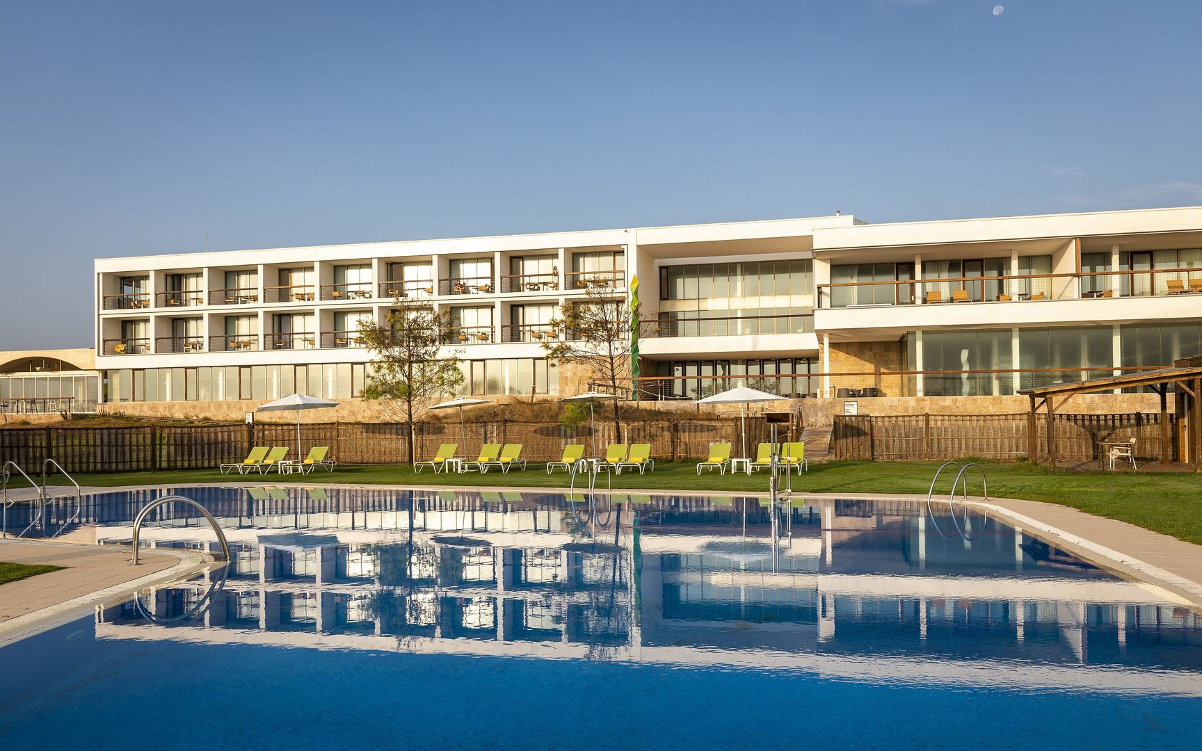 LiggingParador de El Saler ligt op een unieke locatie in het natuurpark Albufera