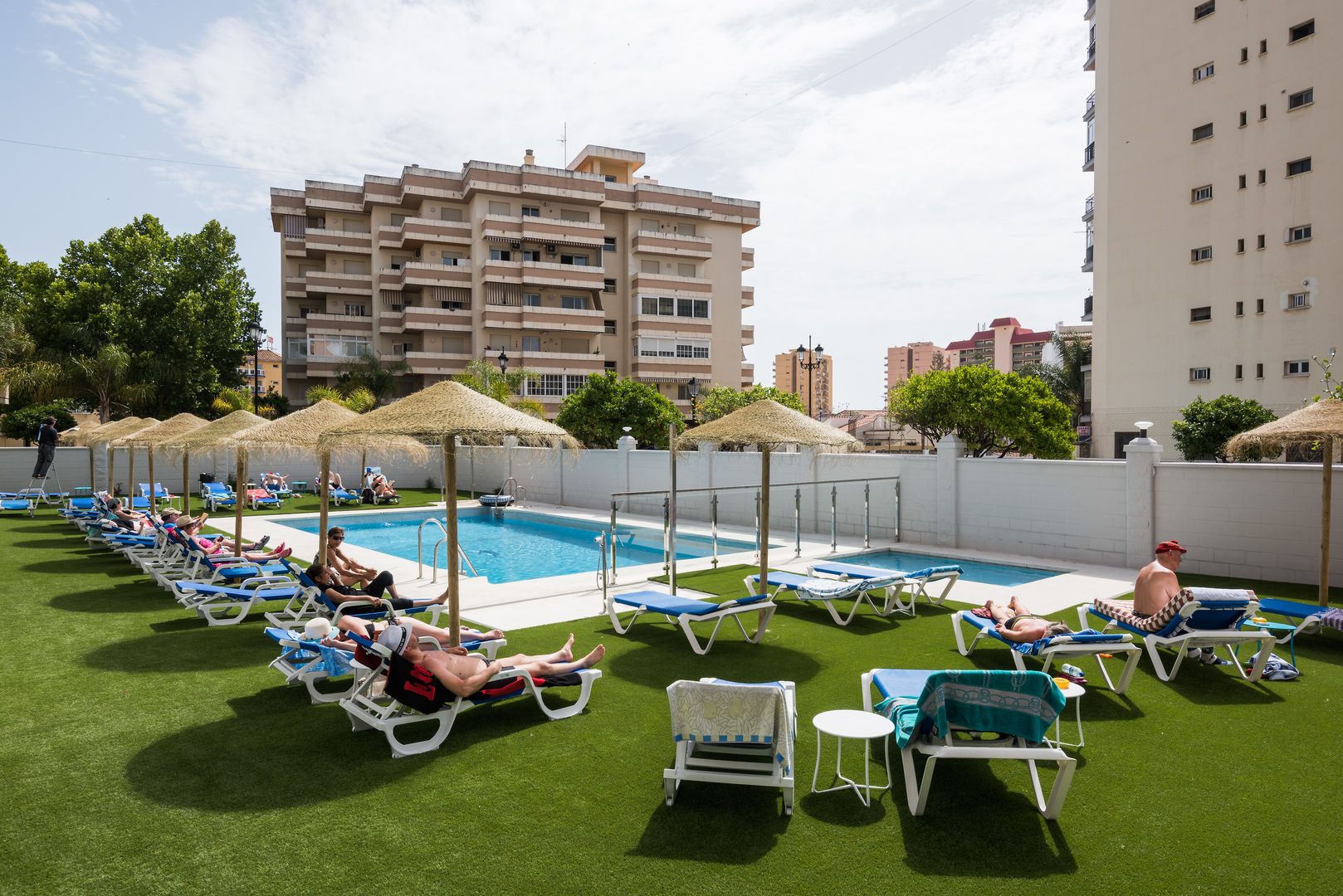 LiggingVeramar Aparthotel ligt in Fuengirola aan de populaire Costa del Sol in Spanje