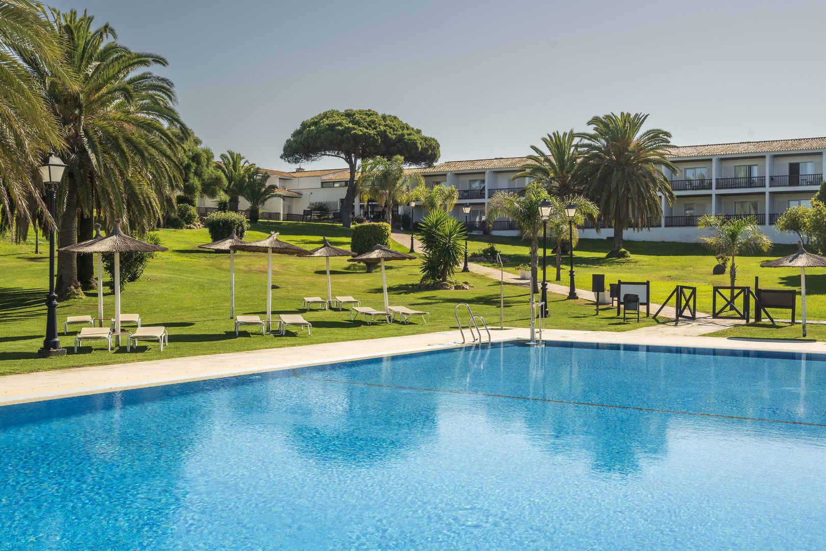 LiggingParador de Mazagón ligt direct aan de Atlantische Oceaan