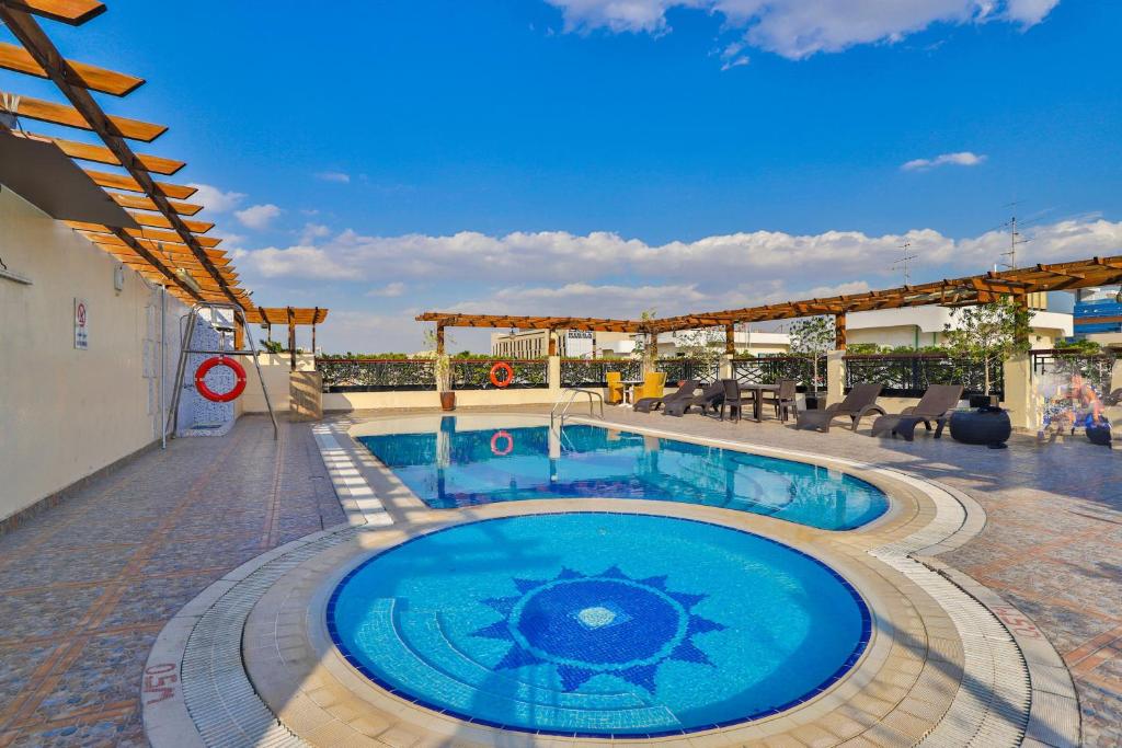 LiggingLandmark Summit Hotel ligt in de wijk Deira