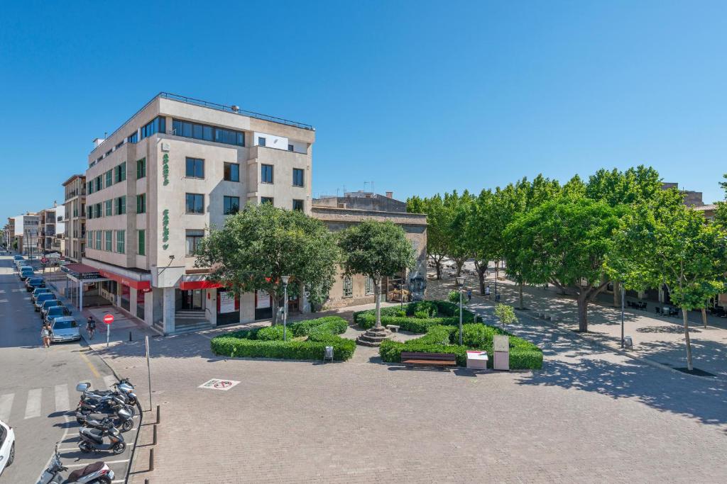 LiggingDit hotel is gelegen in het hart van het middeleeuwse stadje Alcudia. Puerto Beach is 20 minuten rijden vanaf het hotel. HotelfaciliteitenWat voorzieningen betreft