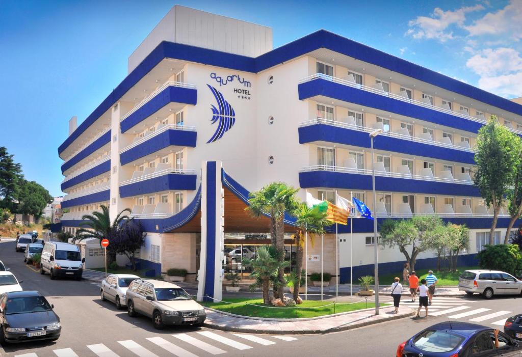 LiggingDe hotel is gelegen op ca. 400 meter van het zandstrand en ca. 800 meter van het stadscentrum. In de directe omgeving van het hotel zijn er tal van mogelijkheden om te winkelen