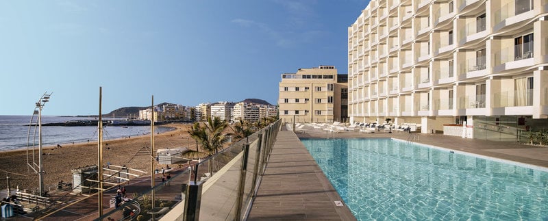 Adults Only (16+)LiggingHotel Cristina by Tigotan ligt direct aan het strand van Las Canteras in Las Palmas