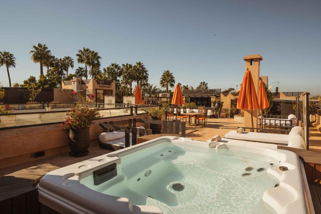 LiggingVilla Makassar is een luxe boetiekhotel gelegen in de rustige wijk Mechouar-Kasbah