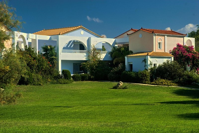 LiggingDit hotel begroet de gasten in Kalamaki.HotelfaciliteitenHet vriendelijke personeel aan de receptie is graag bij alle vragen behulpzaam. Een bagagedepot