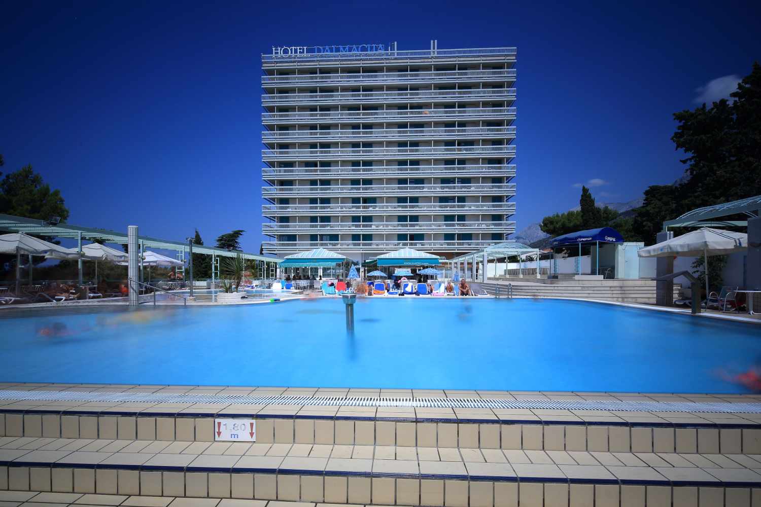 LiggingDit hotel ligt direct aan het strand