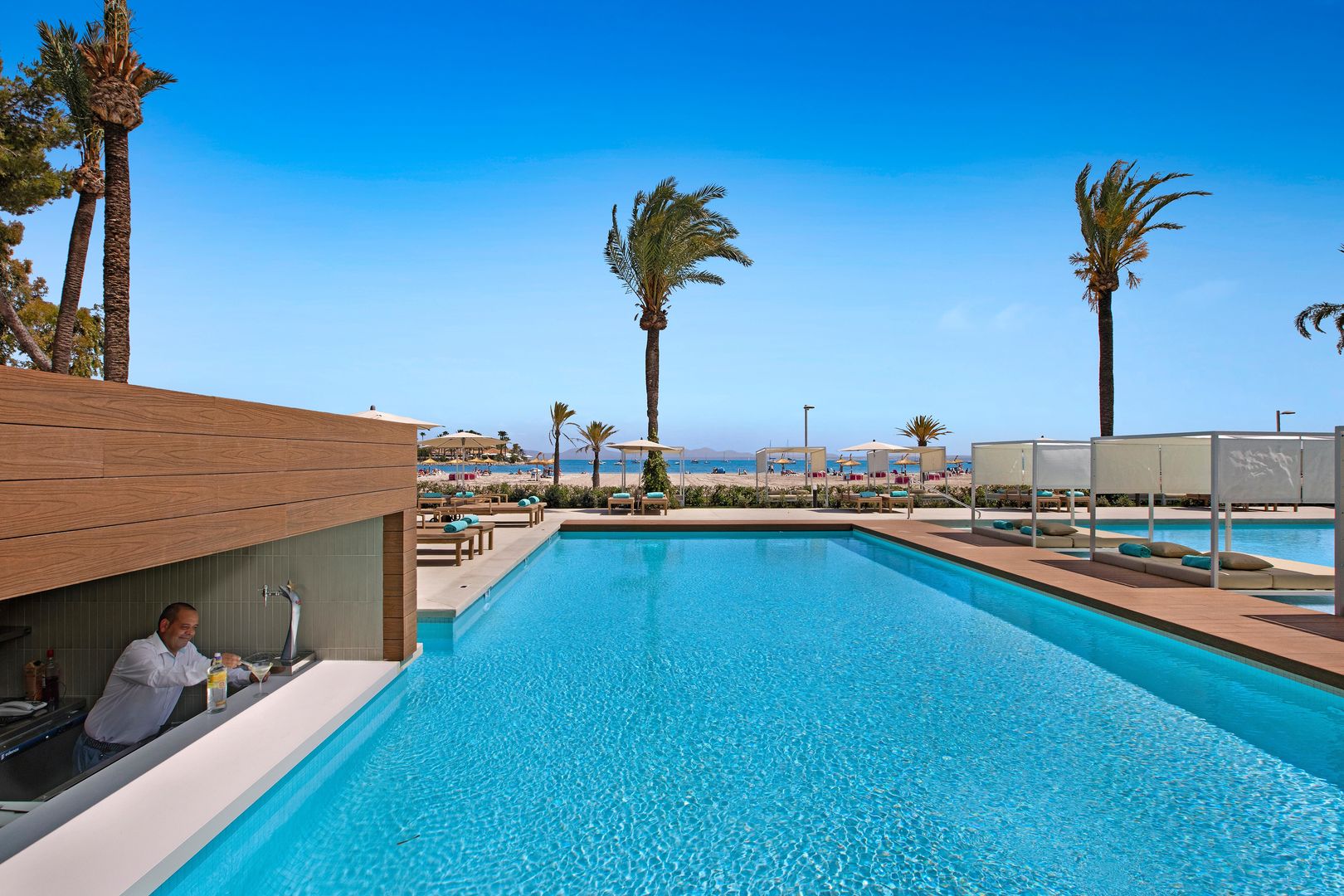 LiggingVIVA Golf Adults Only 18+ bevindt zich direct aan het strand van de baai van Alcúdia