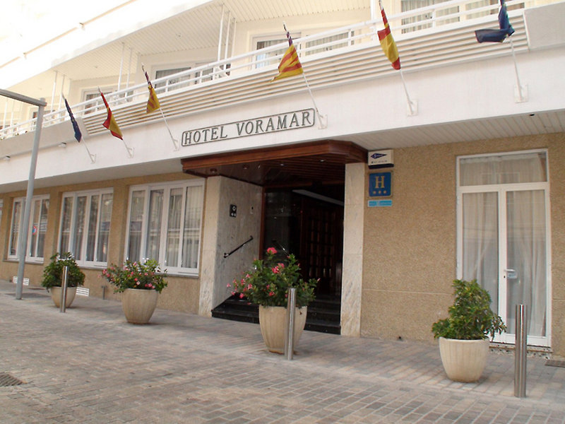 LiggingHotel Voramar is gelegen aan de boulevard van Cala Millor