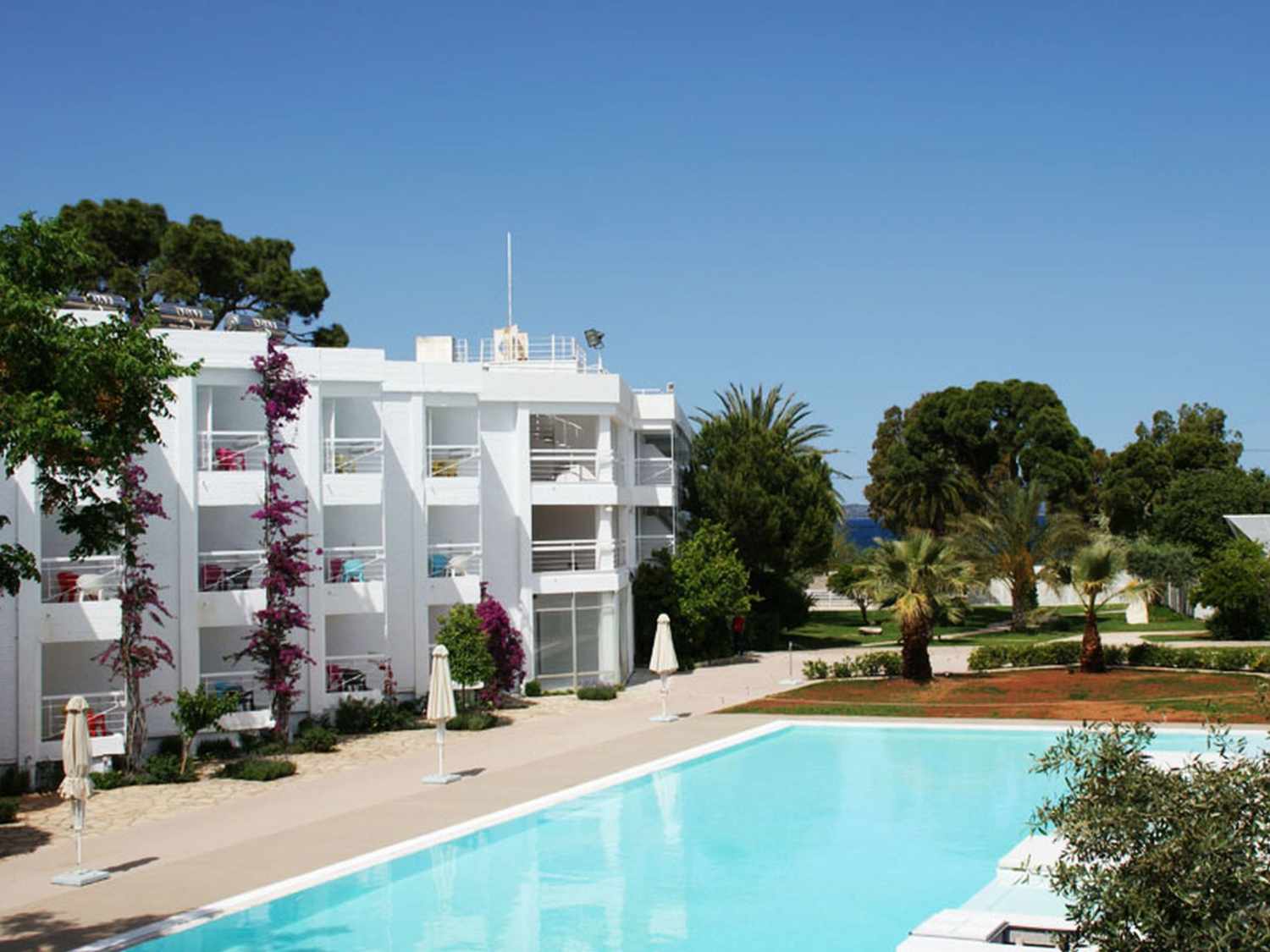 Marathon Beach Resort in Nea Makri - Uw Ultieme Toevlucht aan de Atheense Rivièra Verken het ultieme comfort en de ontspanning van het Marathon Beach Resort in Nea Makri