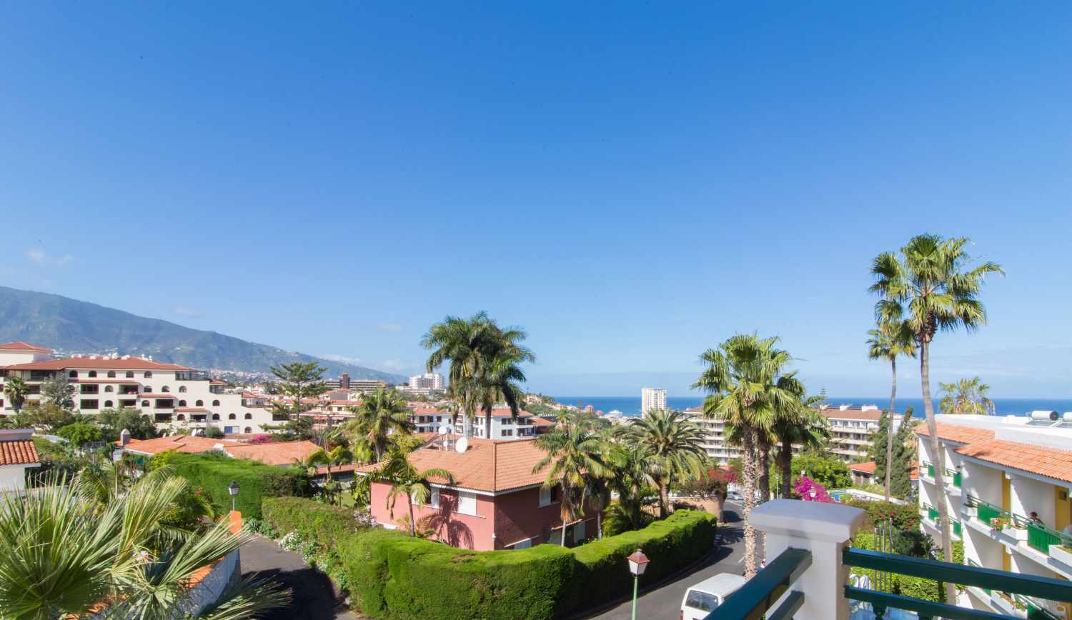 LiggingDit attractieve complex bevindt zich in de rustige wijk El Botánico