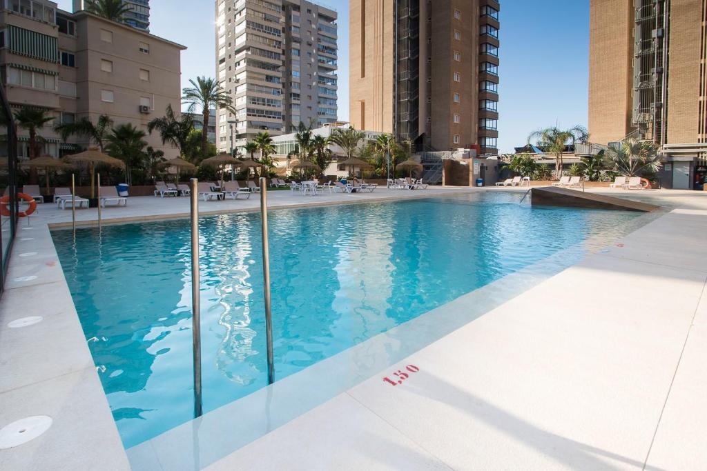 LiggingHotel Les Dunes Comodoro bevindt zich aan de levendige Playa Levante in Benidorm