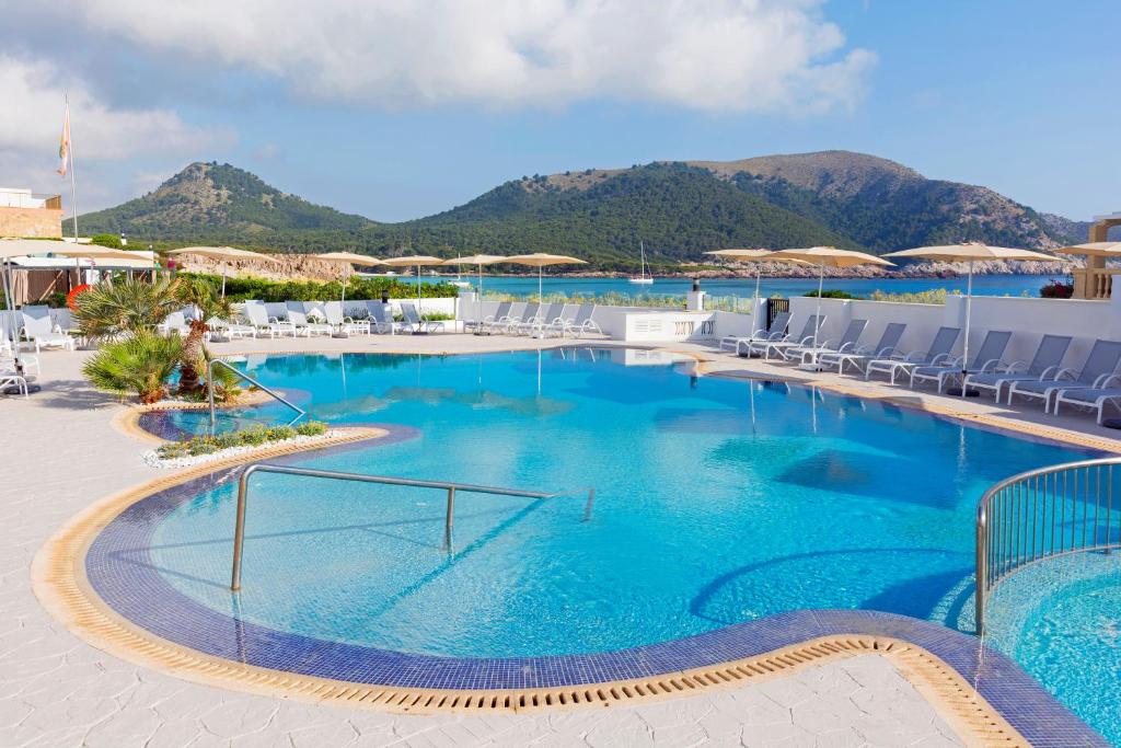 Adults Only 16+LiggingHet hotel ligt in Cala Ratjada aan de oostkust van Mallorca