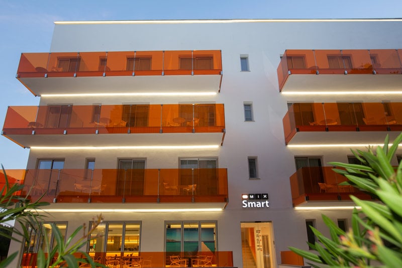 LiggingHotel Mix Smart is een modern driesterrenhotel gelegen in de badplaats El Arenal op Mallorca. Het bevindt zich op slechts enkele minuten lopen van het zandstrand van Playa de Palma en in de directe omgeving van winkels