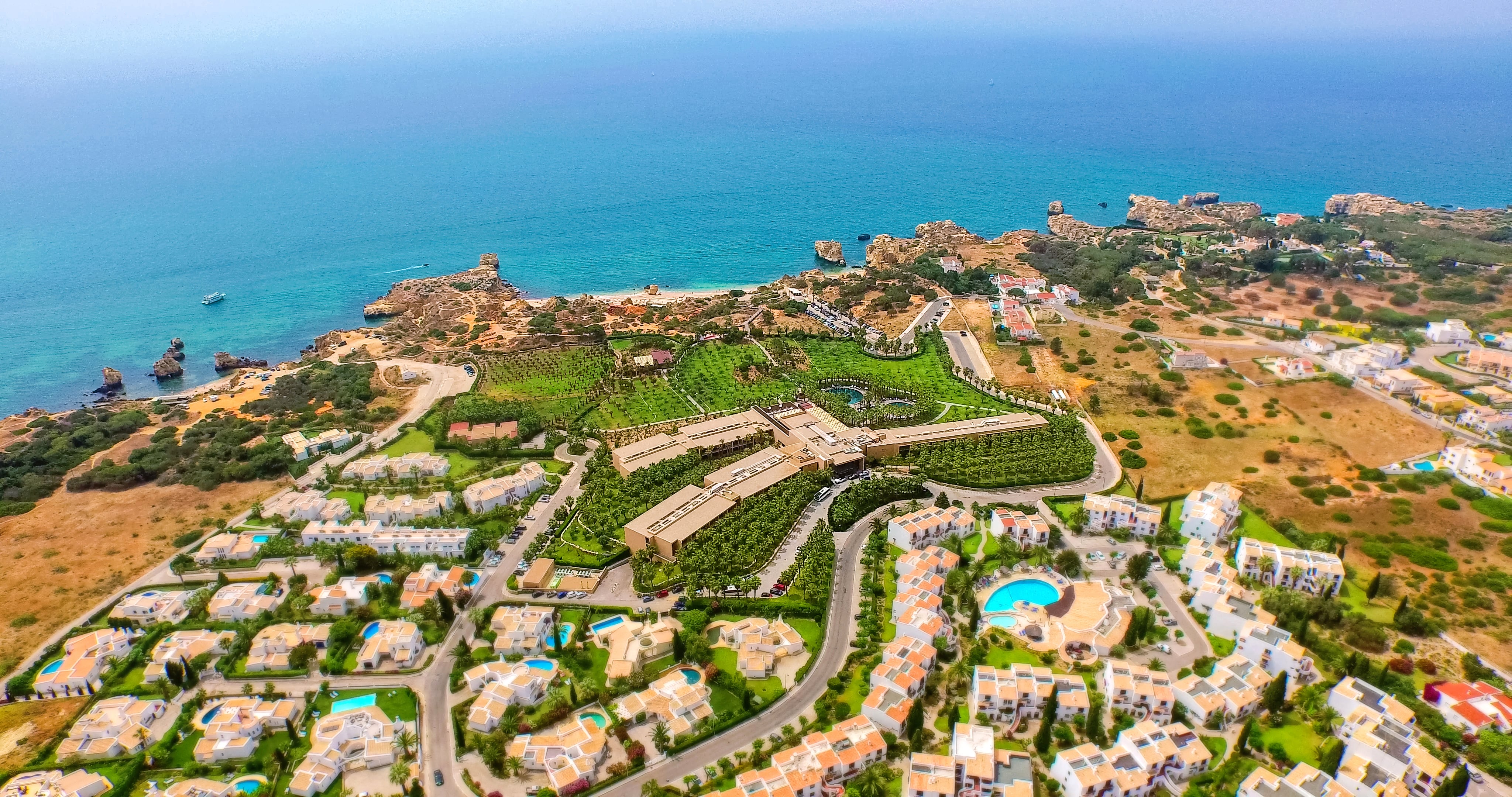 São Rafael Atlântico Over Sao Rafael Atlantico Geniet tijdens je vakantie in Albufeira van de prettige Portugese sfeer in het hoogwaardige 5 sterrenhotel São Rafael Atlântico. Het hotel is in 2009 gebouwd