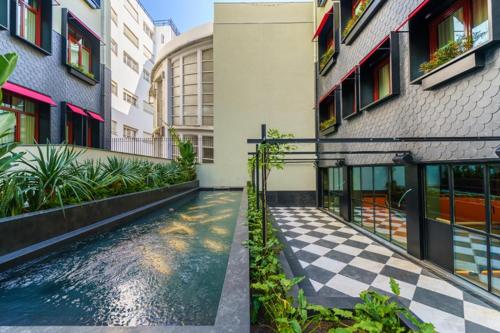 LiggingThe Editory Boulevard Porto Hotel ligt centraal in Porto