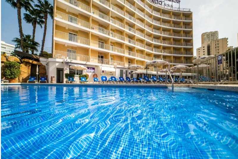 LiggingHet hotel is rustig gelegen in Benidorm