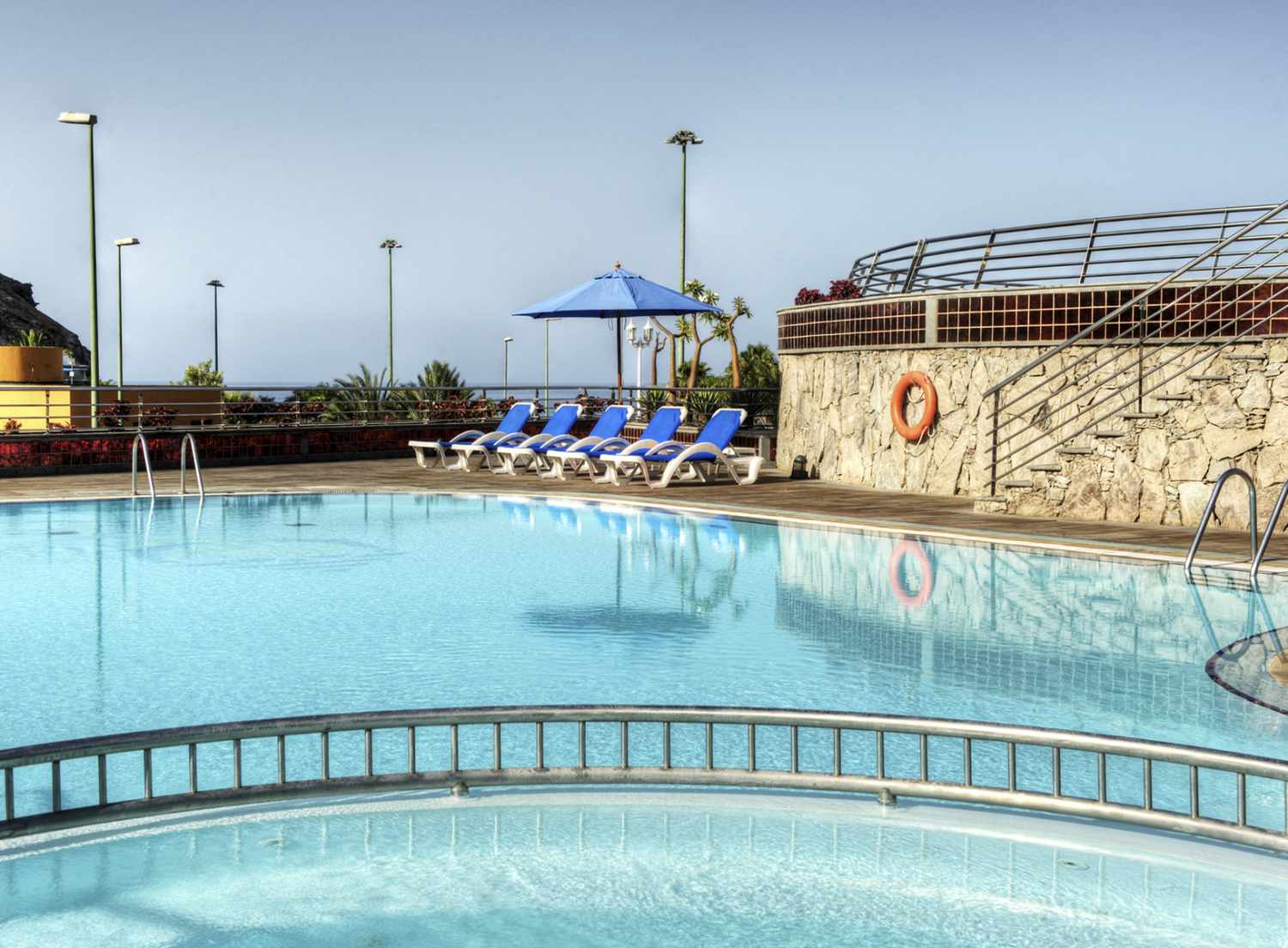 LiggingHoliday Club Playa Amadores ligt direct aan het schitterende strand van Playa Amadores op Gran Canaria