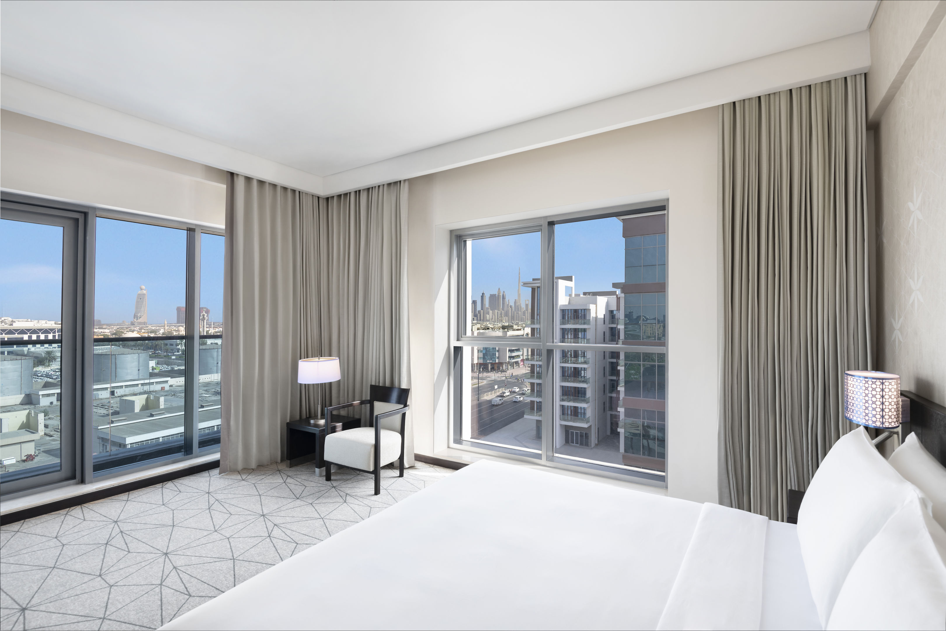 LiggingDit hotel begroet de gasten in Dubai. HotelfaciliteitenAan de receptie in de ontvangsthal staat meertalig personeel met raad en daad bij. Een bagagedepot