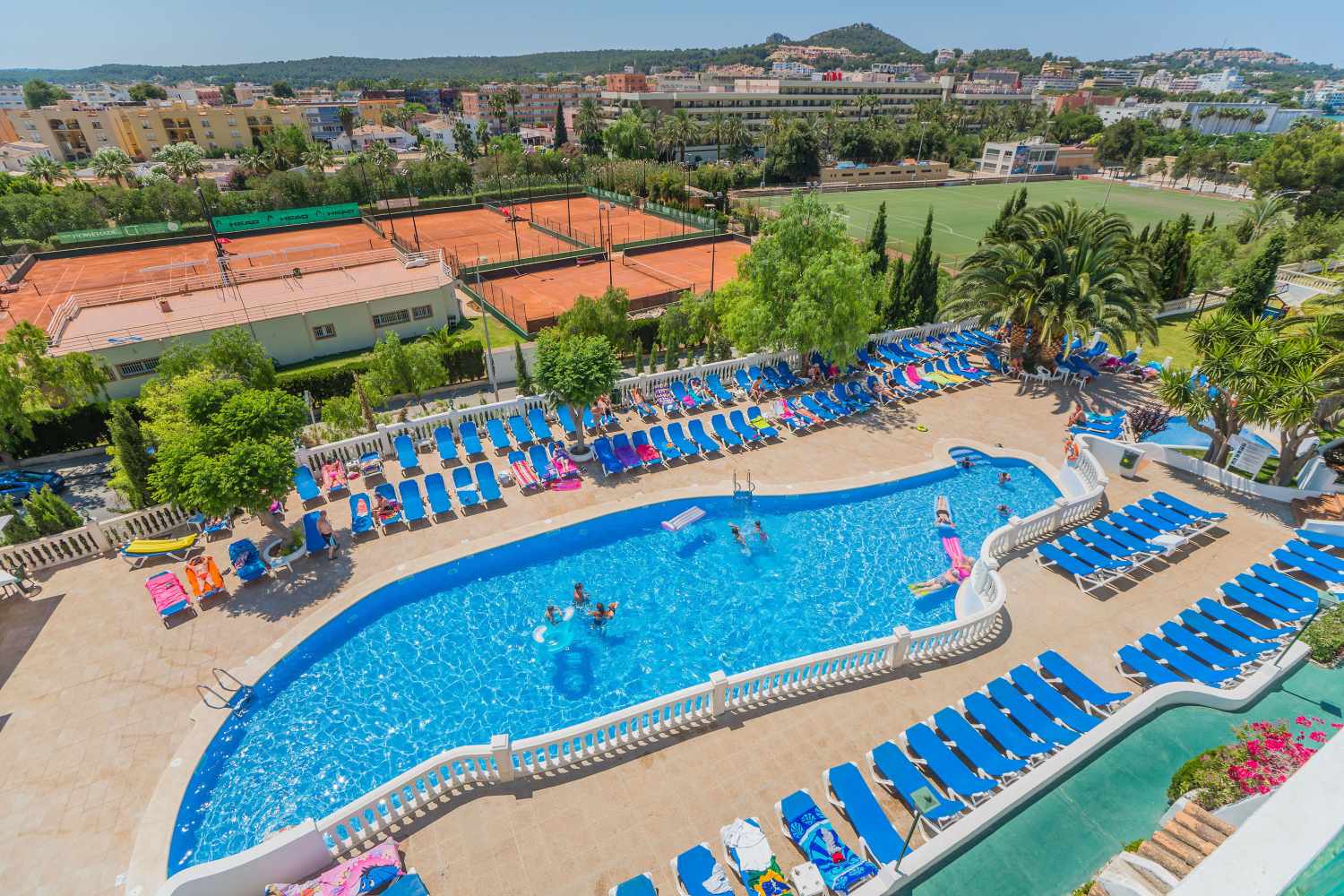 LiggingHoliday Center Santa Ponsa is gelegen in de badplaats Santa Ponsa aan de zuidwestkust van Mallorca