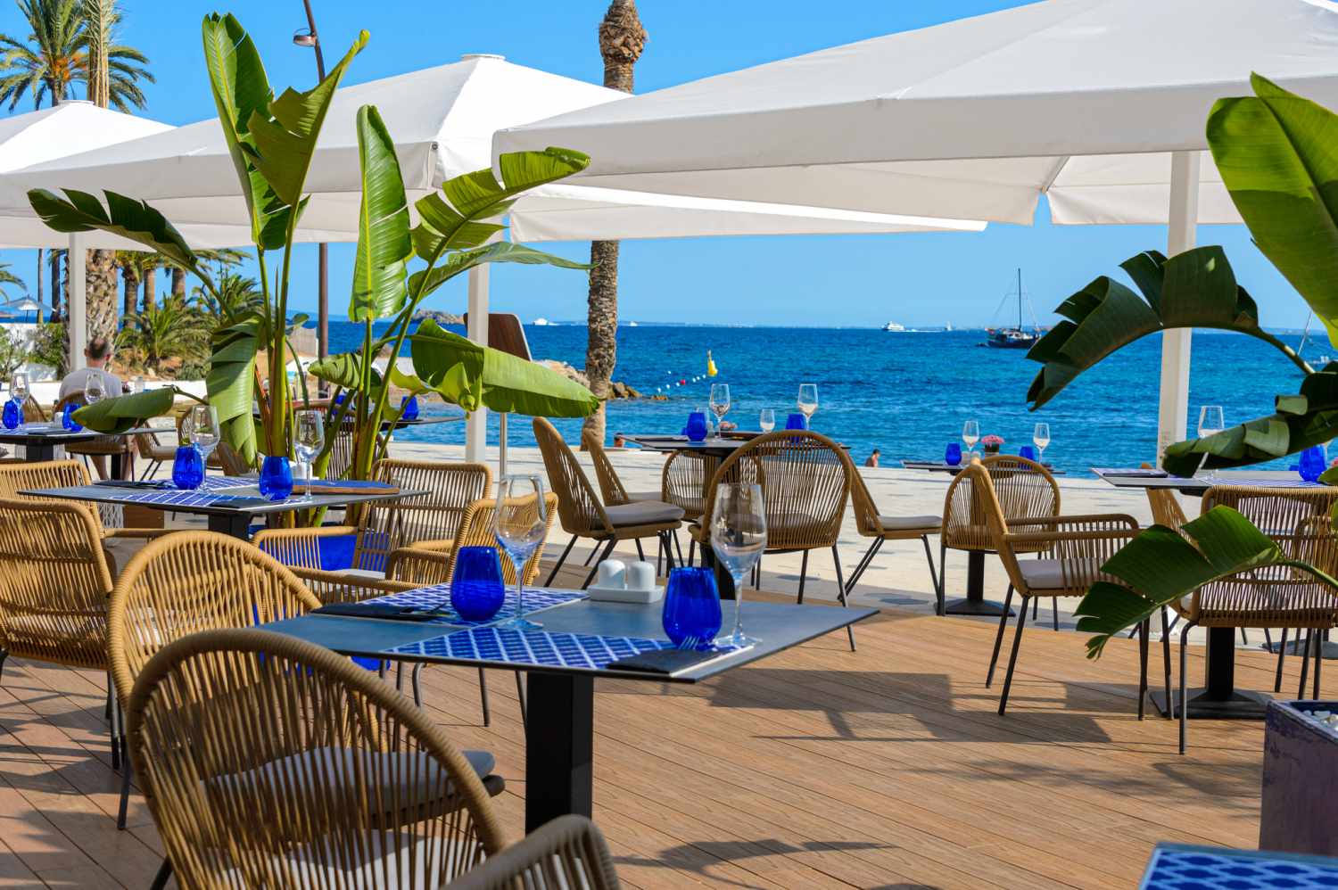 Ligging Het Vibra Marítimo Hotel ligt direct aan de boulevard van Playa de Figueretas