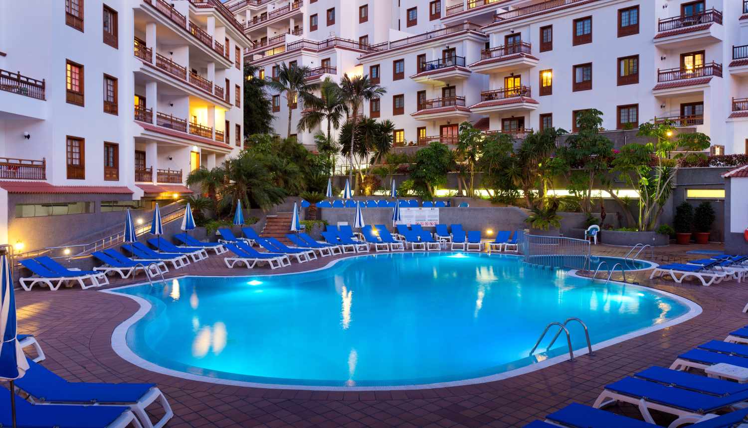 Ervaar Luxe en Comfort bij Casablanca Hotel in Tenerife Ontdek de ultieme luxe en comfort bij Casablanca Hotel in Tenerife. Lees meer over de moderne faciliteiten en uitstekende voorzieningen van dit hotel. Lees verder voor een dieper inzicht in deze prachtige vakantiebestemming. Inleiding Op zoek naar een vakantie vol luxe en comfort? Casablanca Hotel in Tenerife biedt u een prachtige omgeving en eersteklas faciliteiten voor een onvergetelijke vakantie-ervaring. Of u nu reist met uw partner