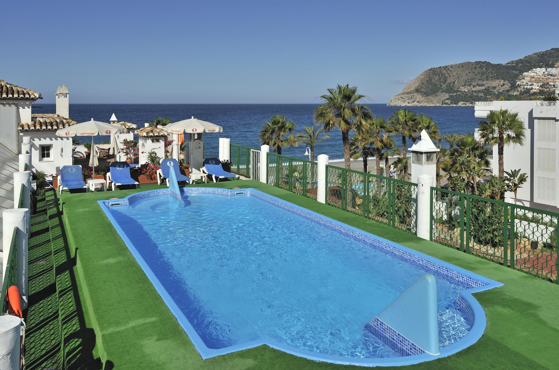 LiggingSol Los Fenicios ligt in het charmante badplaatsje La Herradura aan de Costa Tropical