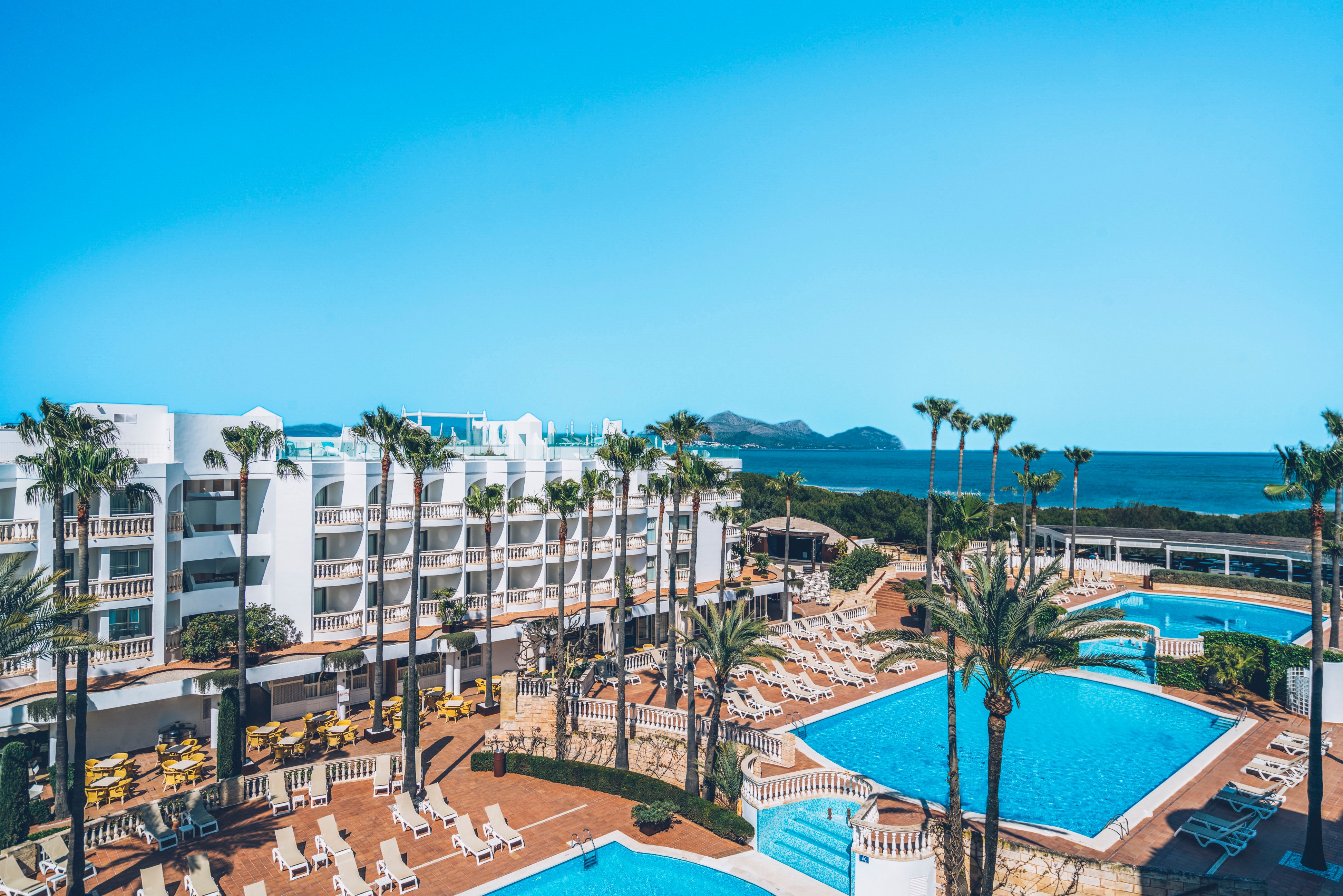 LiggingIberostar Selection Albufera Playa is een viersterrenplus hotel gelegen aan het rustige Playa de Muro in het noorden van Mallorca